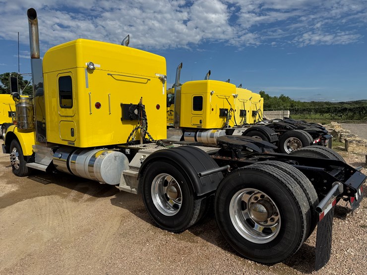 2014-kenworth-t800-image-7