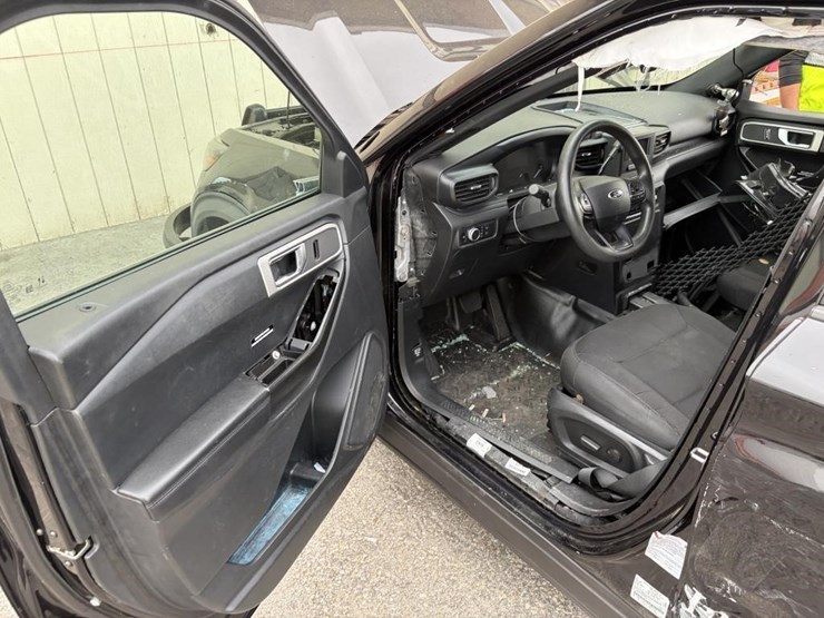 2021-ford-explorer-police-interceptor-image-18