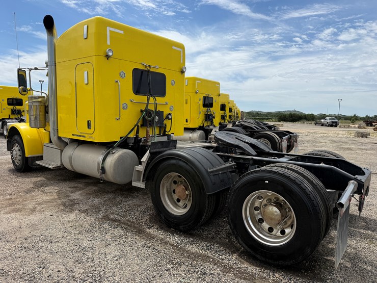 2014-peterbilt-389-image-7