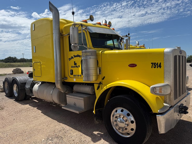 2014-peterbilt-389-image-3