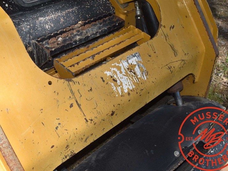 2017-caterpillar-d2-image-56