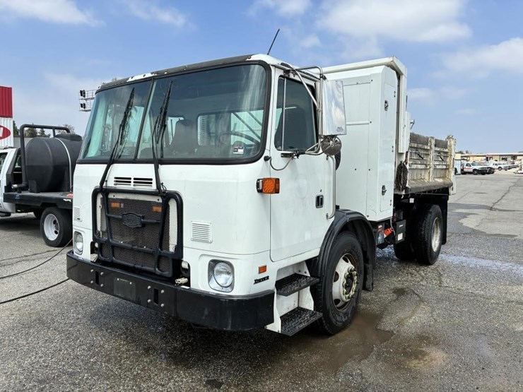 2011-autocar-xpeditor-image-1