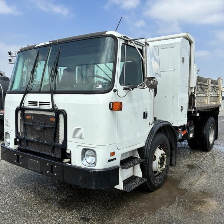 2011 AUTOCAR XPEDITOR