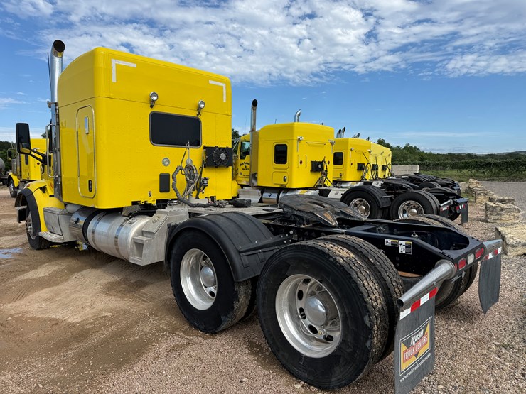 2018-peterbilt-567-image-6
