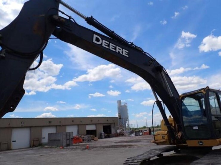 2009-deere-270d-lc-image-27