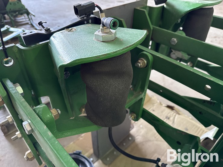 john-deere-planter-row-unit-image-17