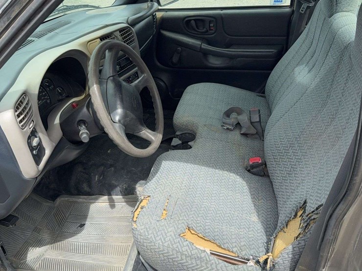 1999-chevrolet-s10-image-18