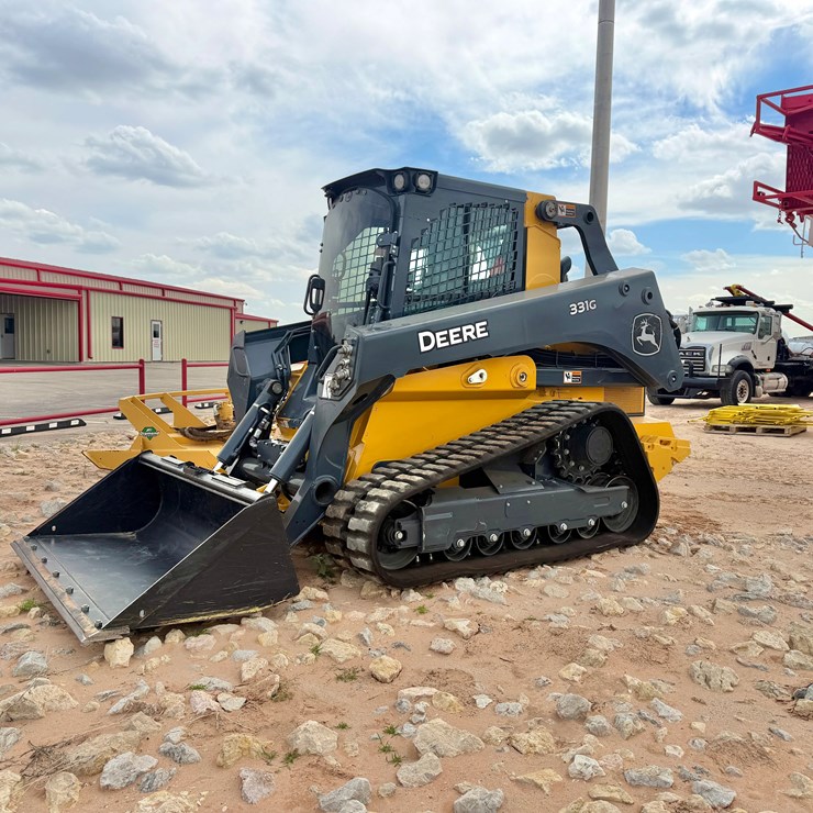 2023 DEERE 331G