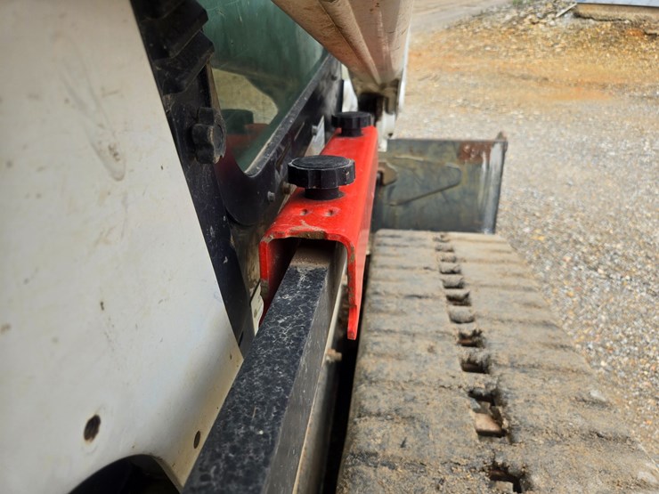 2023-bobcat-t770-image-72