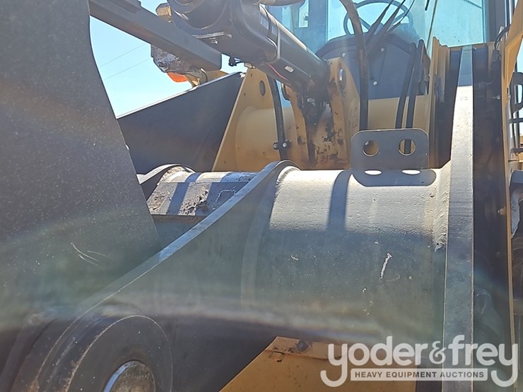 2014-deere-524k-image-17
