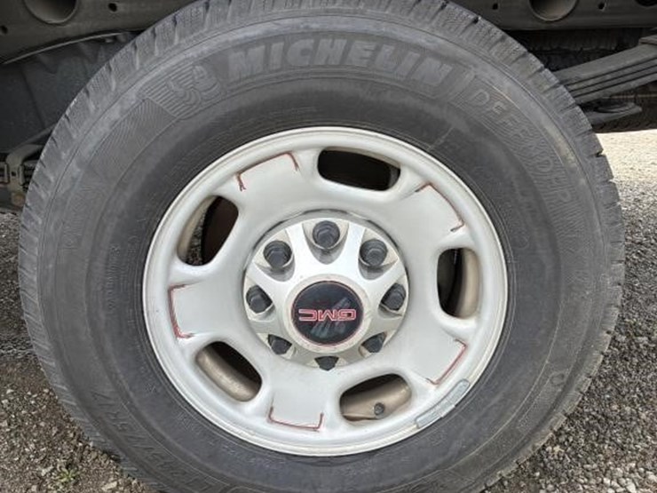 2012-gmc-2500hd-image-8