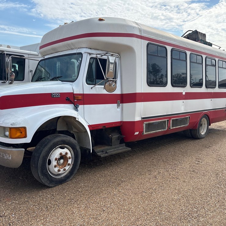2000 INTERNATIONAL 3400