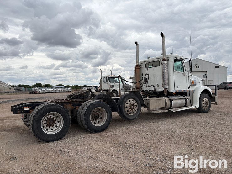 2017-freightliner-coronado-132-image-5