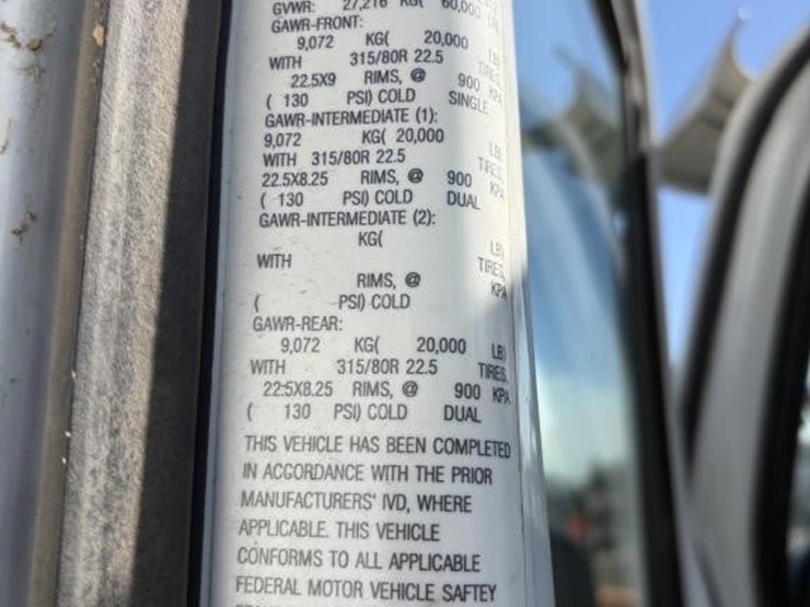 2012-freightliner-114sd-image-24