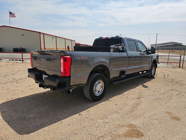 2023-ford-f250-image-3
