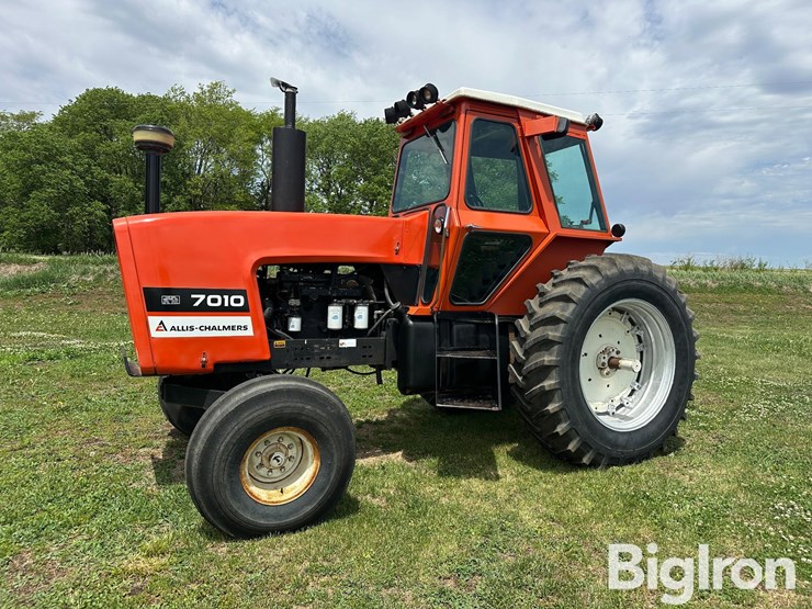 1981-allis-chalmers-7010-image-1