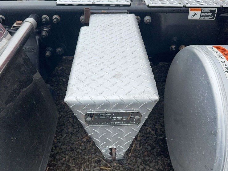 2007-freightliner-columbia-120-image-38