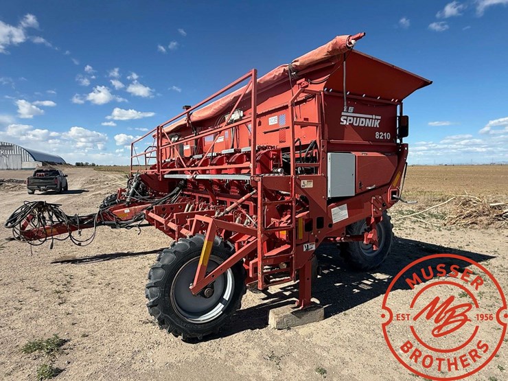 spudnik-8210-10-row-specialty-planter-image-2
