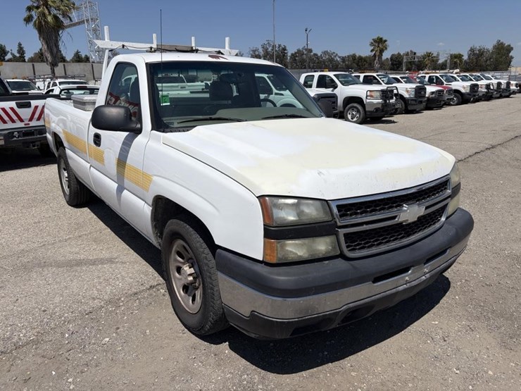 2006-chevrolet-silverado-1500-image-2