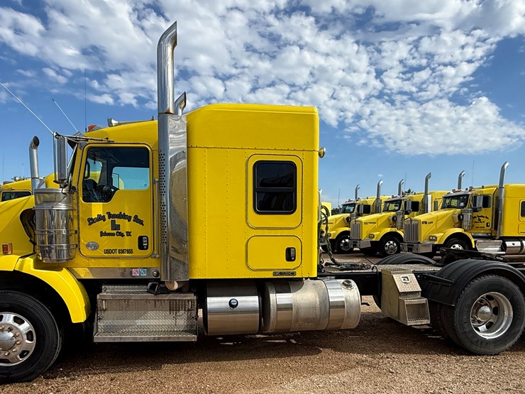 2014-kenworth-t800-image-8