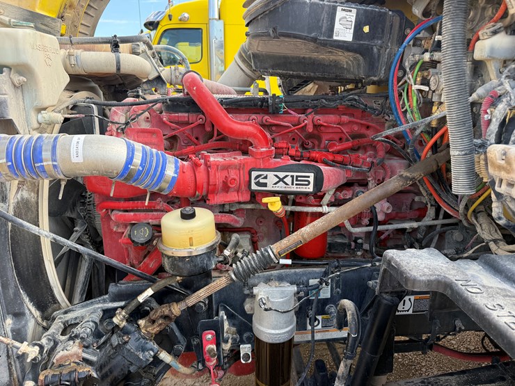 2018-peterbilt-567-image-9
