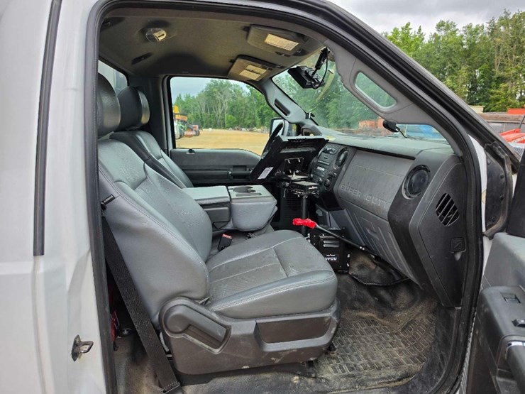 2014-ford-f550-image-11