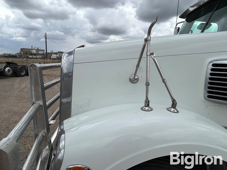 2017-freightliner-coronado-132-image-15