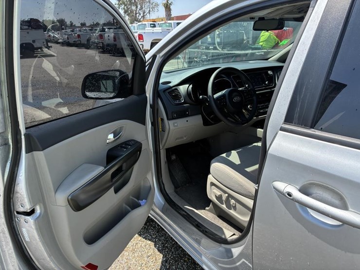 2021-kia-sedona-image-13