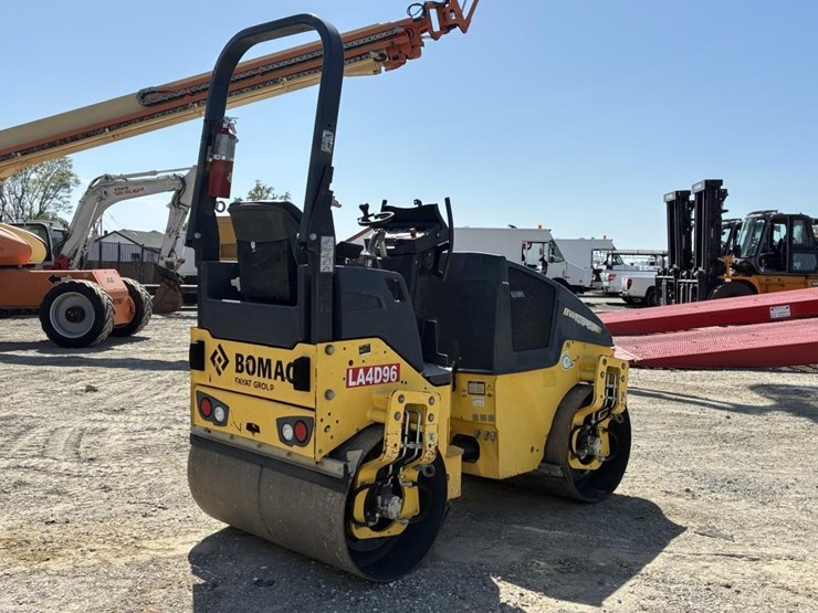 2019-bomag-bw120-image-3