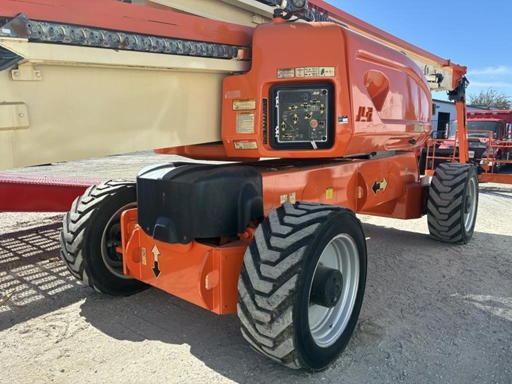 2016-jlg-1250ajp-image-16