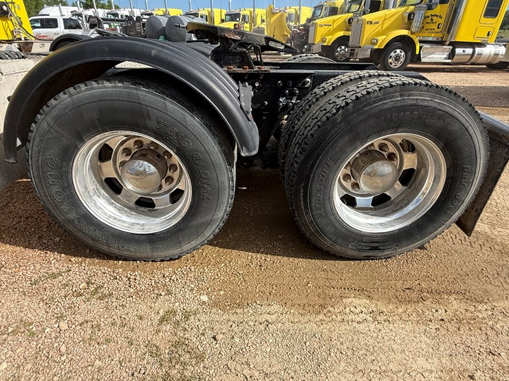 2014-kenworth-t800-image-14