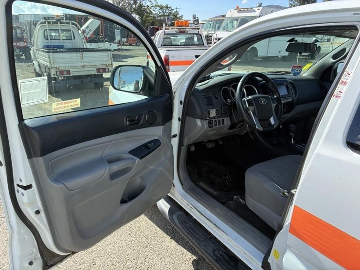 2013-toyota-tacoma-image-14
