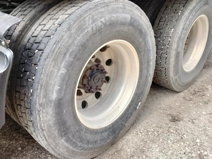 2015-freightliner-108sd-plus-image-6