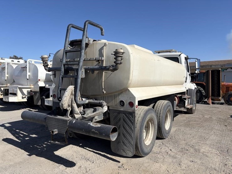 2012-freightliner-114sd-image-3