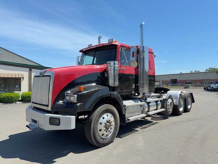 2011-western-star-4900sa-image-1
