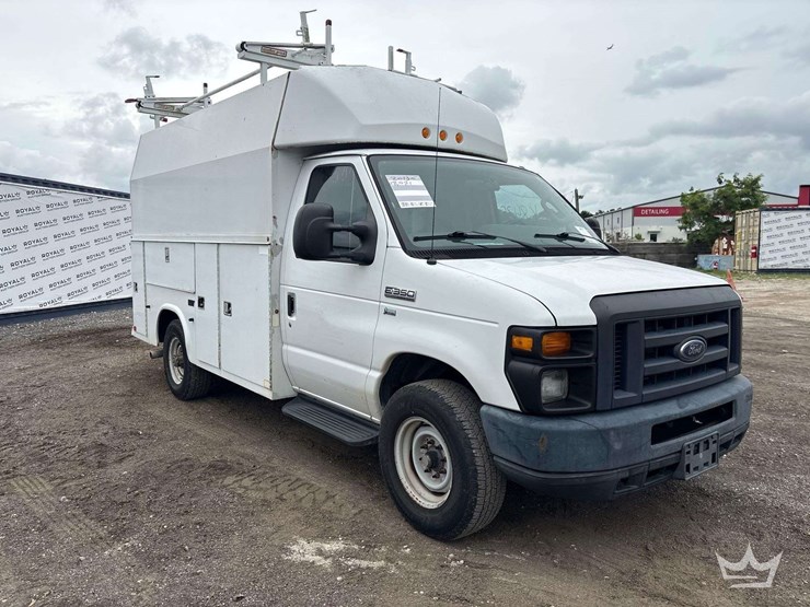 2013-ford-e350-image-2