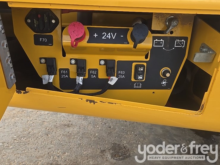 2023-deere-260e-image-30