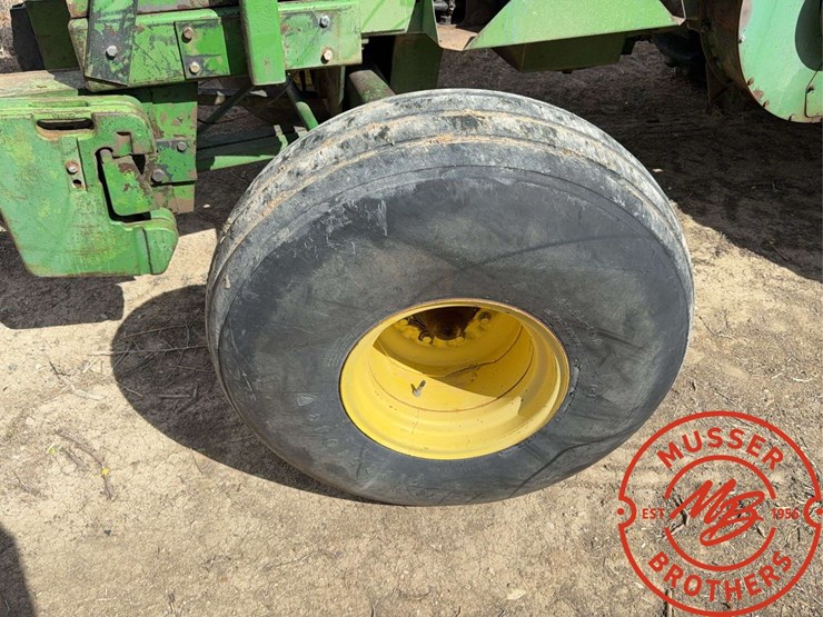 john-deere-5820-image-21