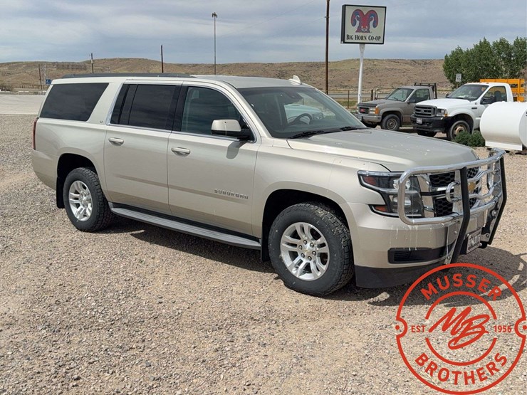 2015-chevrolet-suburban-1500-image-7