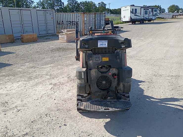 2017-ditch-witch-r300-image-6