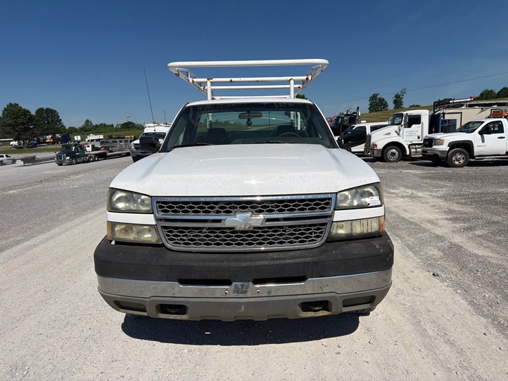 2005-chevrolet-2500hd-image-2
