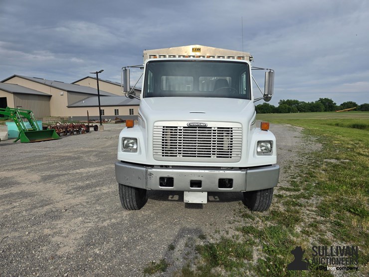 2000-freightliner-fl80-image-2