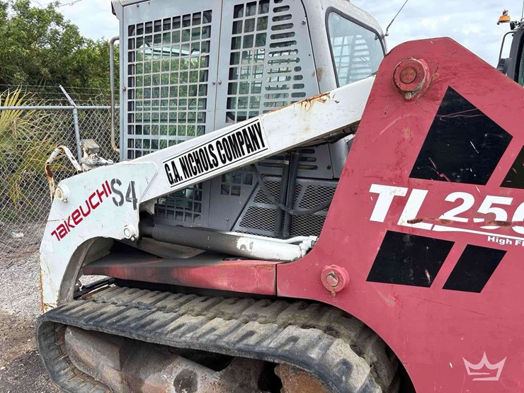 2009-takeuchi-tl250-image-11
