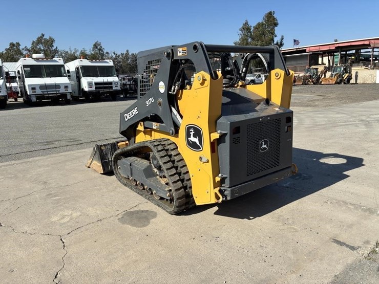 2023-deere-317g-image-4
