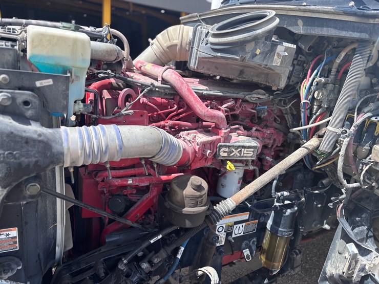 2021-peterbilt-567-image-16