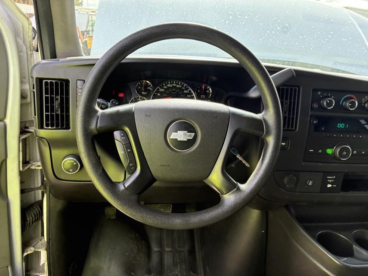 2013-chevrolet-express-3500-image-15