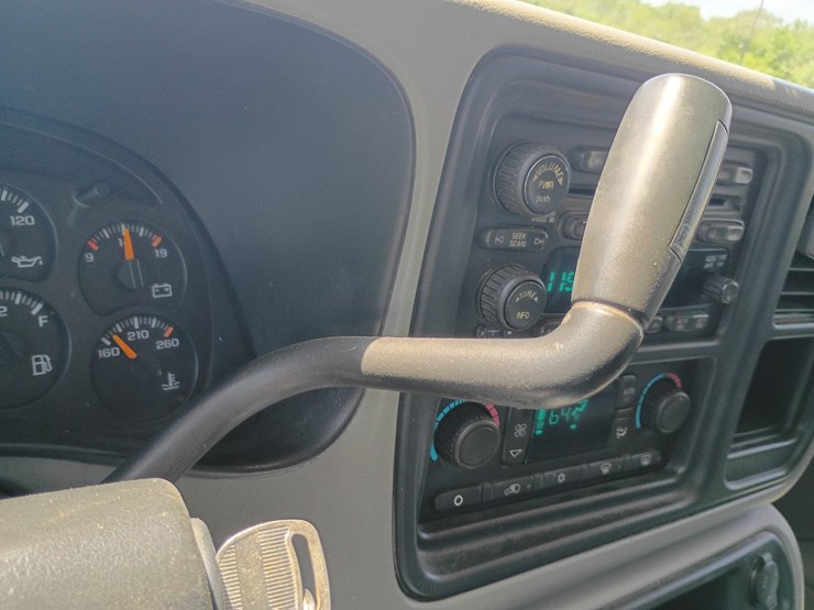 2005-gmc-sierra-2500-image-51