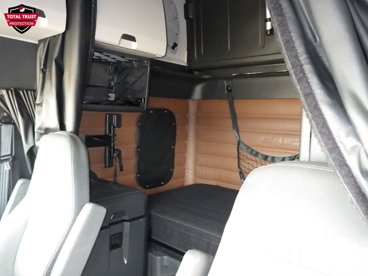 2021-freightliner-cascadia-126-image-24