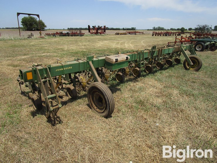 john-deere-825-image-3