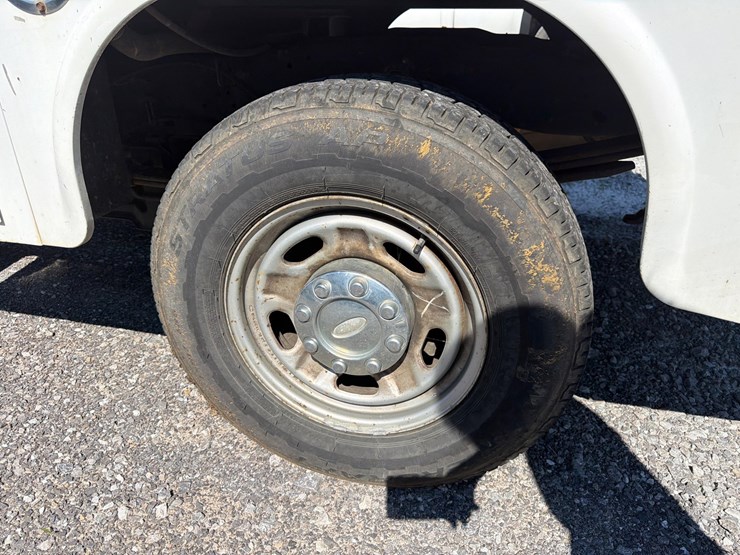2011-ford-f250-xl-image-8